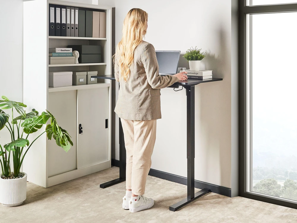 Beliani Elektriškai reguliuojamas stalas TAVARES, juodas, 120 cm x 60 cm