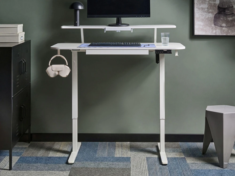 Beliani Elektriškai reguliuojamas stalas WILBANKS baltas 120 cm 60 cm su USB prievadu