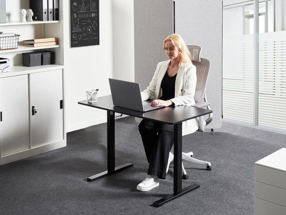Beliani Elektriškai reguliuojamas stalas TAVARES, juodas, 120 cm x 60 cm