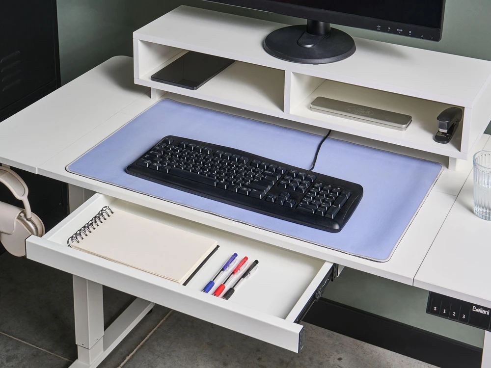 Beliani Elektriškai reguliuojamas stalas LUCAMA, baltas, 120 cm x 60 cm, su USB prievadu