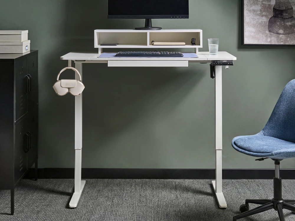 Beliani Elektriškai reguliuojamas stalas LUCAMA, baltas, 120 cm x 60 cm, su USB prievadu