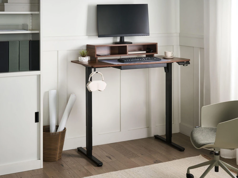 Beliani Elektriškai reguliuojamas stalas LUCAMA, rudas ir juodas, 120 x 60 cm su USB jungtimi