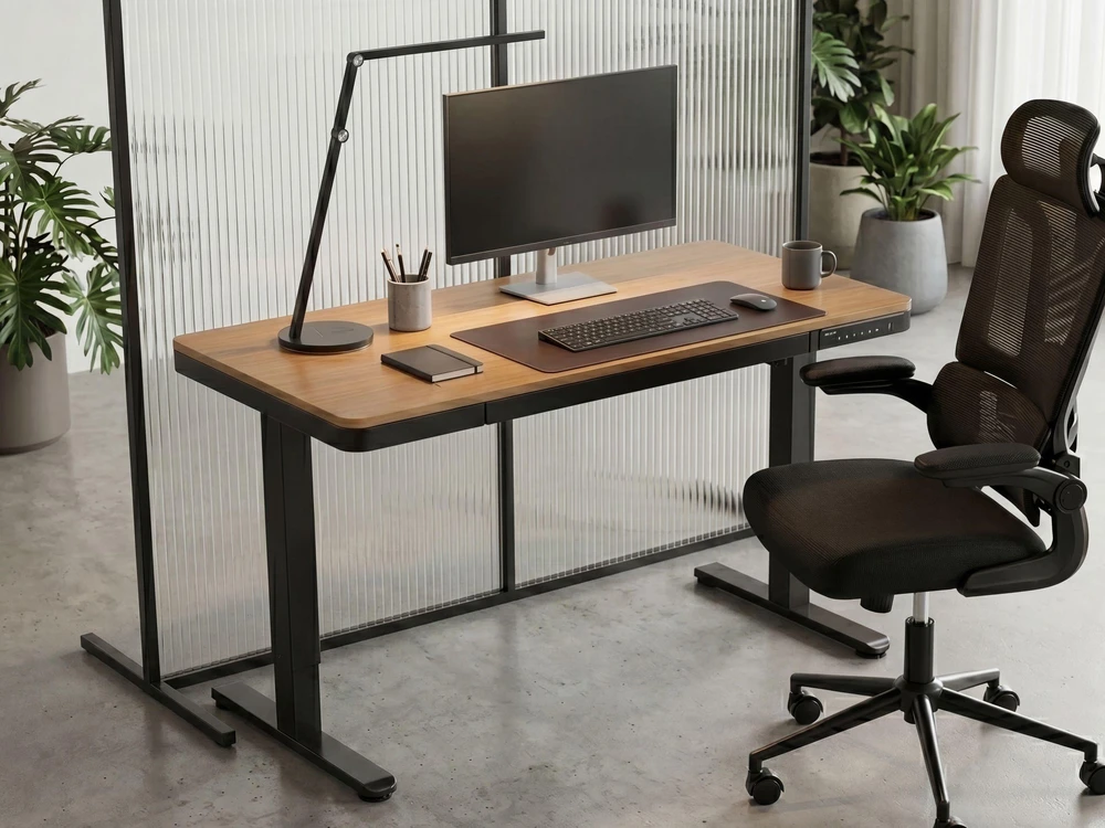 Beliani Elektriškai reguliuojamas stalas PENLY juodas / šviesiai rudas 120 cm 60 cm su USB jungtimi