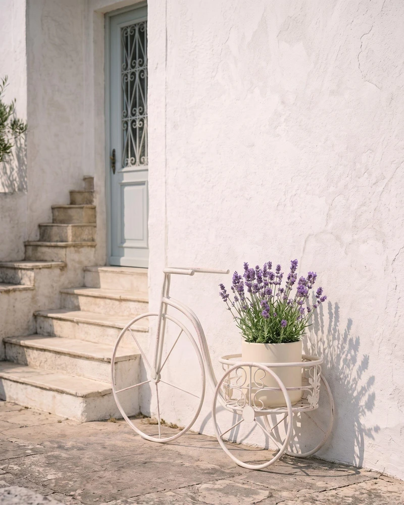 Beliani Gėlių stovas HAREBELL 52 cm kreminės baltos spalvos metalinis