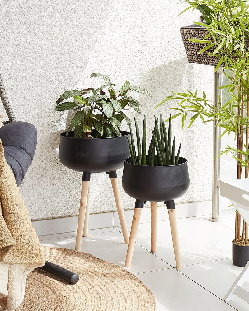 Beliani Gėlių stovas su kojelėmis AGROS 30 cm juodas metalas