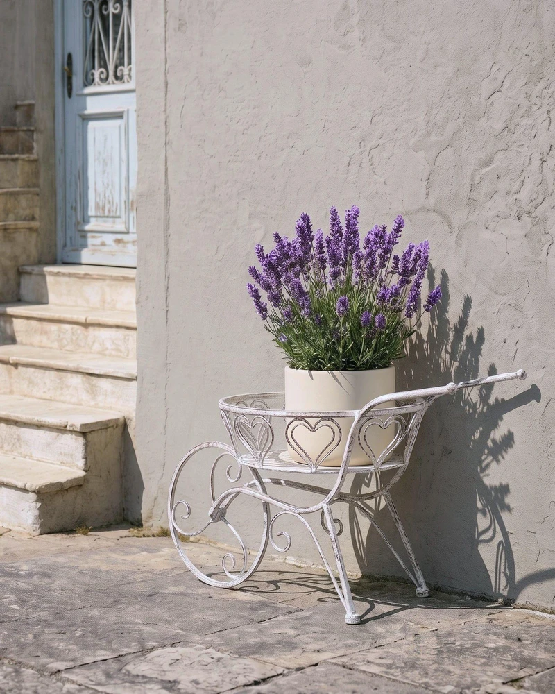 Beliani Gėlių stovas VETCH 58 cm balta spalva metalas