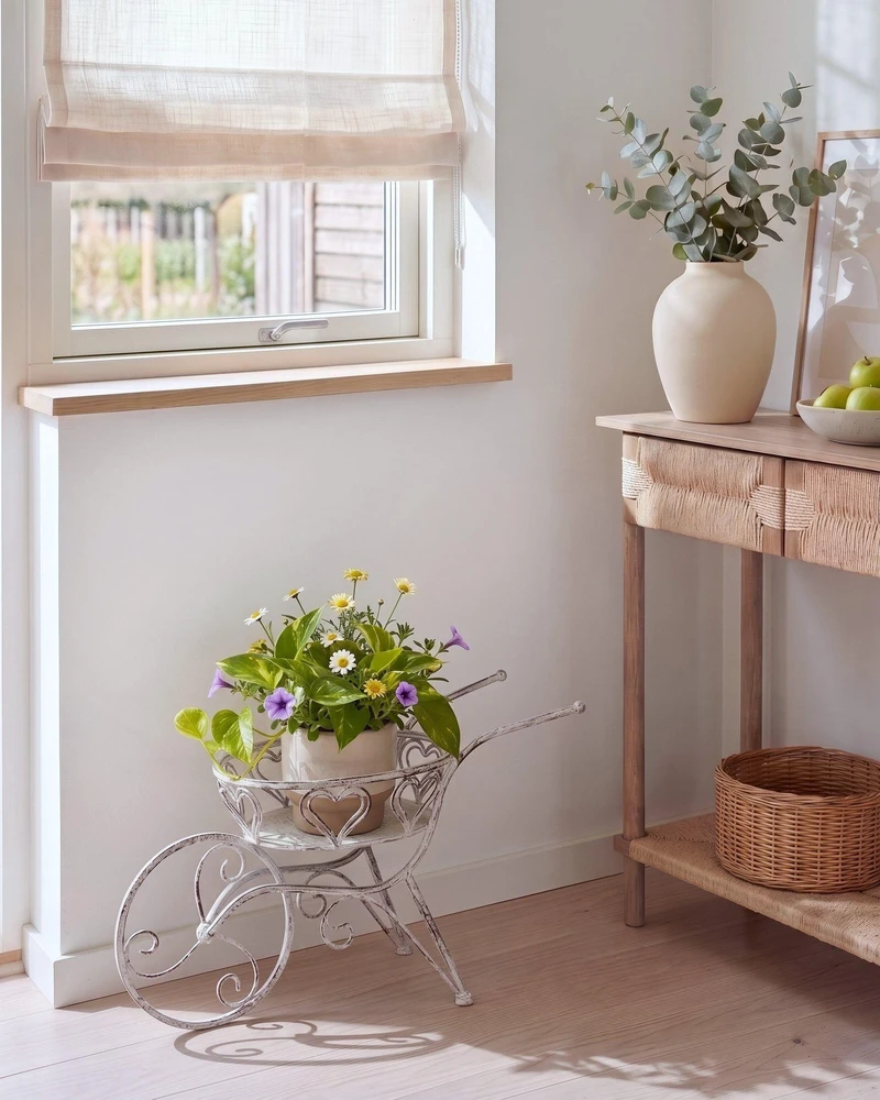 Beliani Gėlių stovas VETCH 58 cm balta spalva metalas