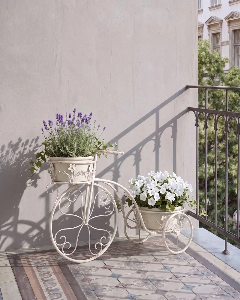 Beliani Gėlių stovas WILDROSE Metalinis 66 cm kreminės spalvos