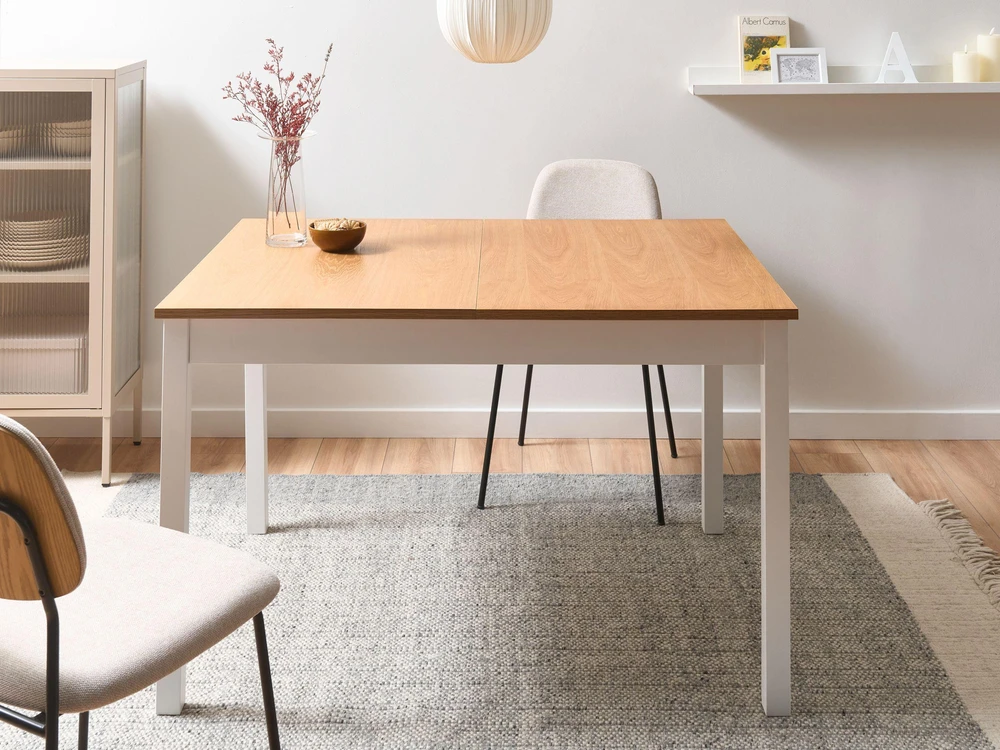 Beliani Išskleidžiamas valgomojo stalas HOUSTON šviesiai rudas/baltas 120/150 cm 90 cm pušies mediena