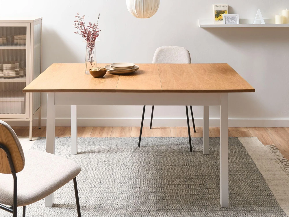 Beliani Išskleidžiamas valgomojo stalas HOUSTON šviesiai rudas/baltas 120/150 cm 90 cm pušies mediena
