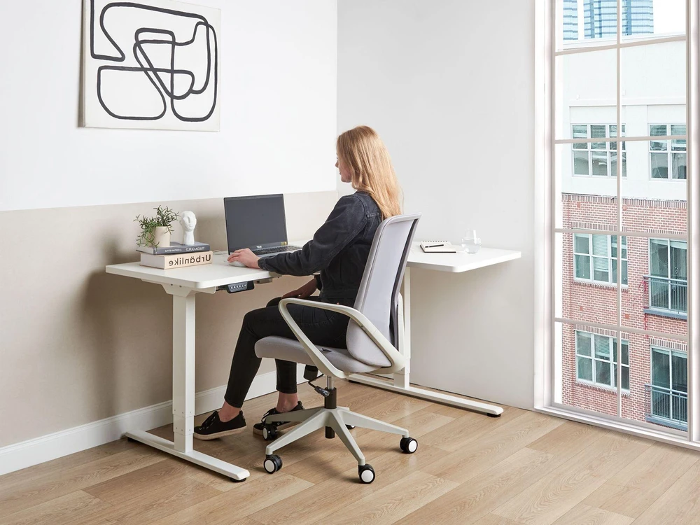 Beliani Kampinis elektra reguliuojamas stalas DESTINES, baltas, 160 cm 109 cm, dešininis