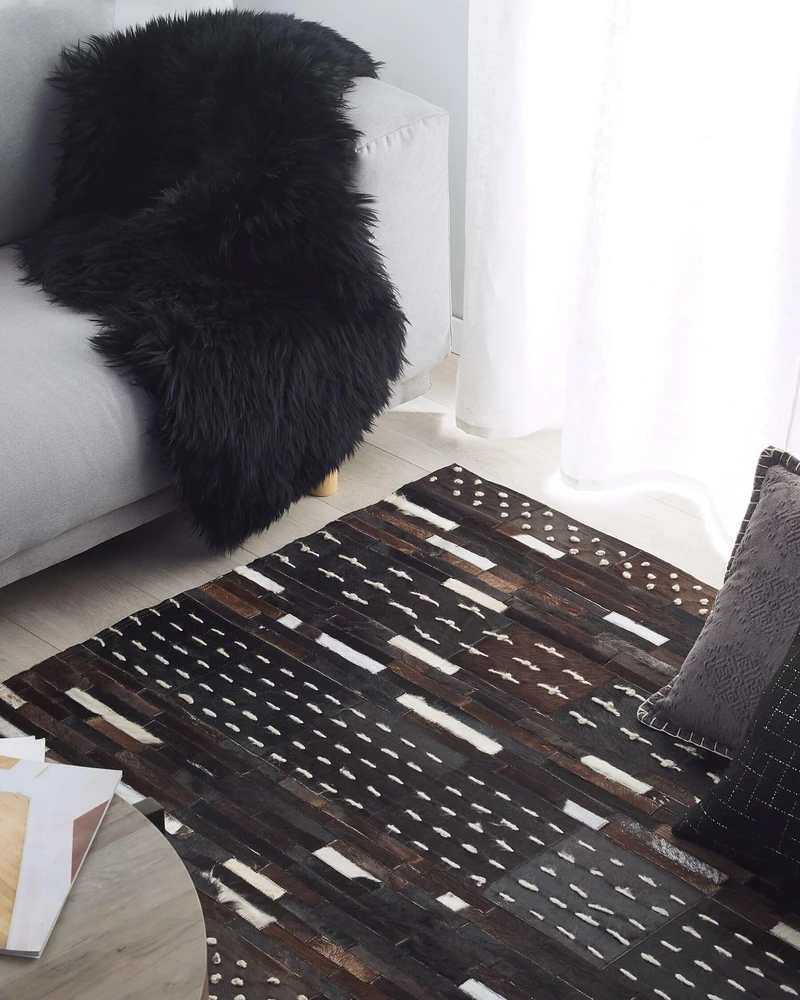 Beliani Kilim AKSEKI tamsiai rudas 140 x 200 cm iš natūralios odos
