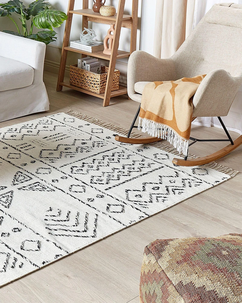 Beliani Kilimas ALKENT baltas 160 x 230 cm vilnos