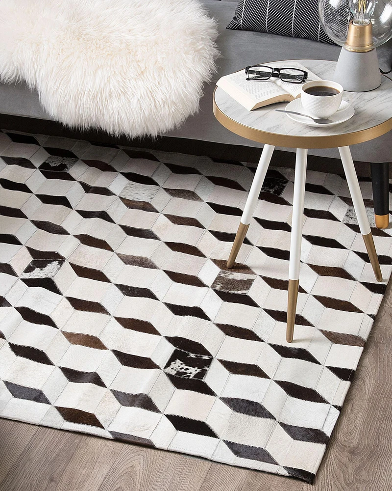Beliani Kilimas ALPKOY baltos spalvos 140 x 200 cm iš natūralios odos