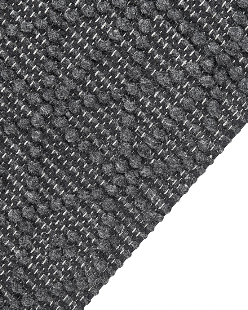Beliani Kilimas ALUCRA Juodas 160 x 230 cm Vilna