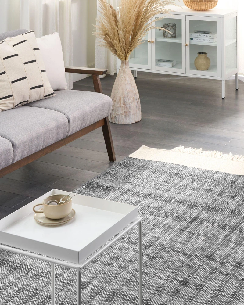 Beliani Kilimas ATLANTI juodas 140 x 200 cm vilnonis