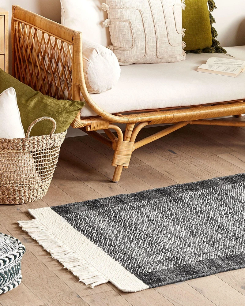 Beliani Kilimas ATLANTI juodas 80 x 150 cm vilnonis