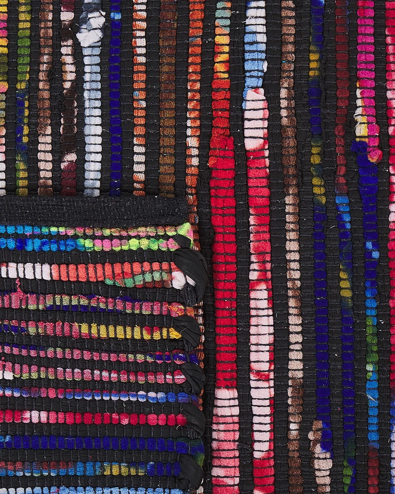 Beliani Kilimas BARTIN Juodas 140 x 200 cm