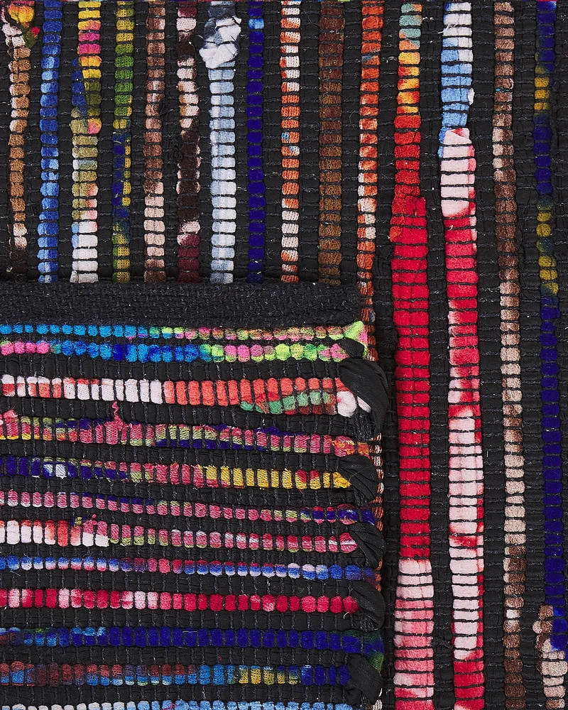 Beliani Kilimas BARTIN juodas 160 x 230 cm