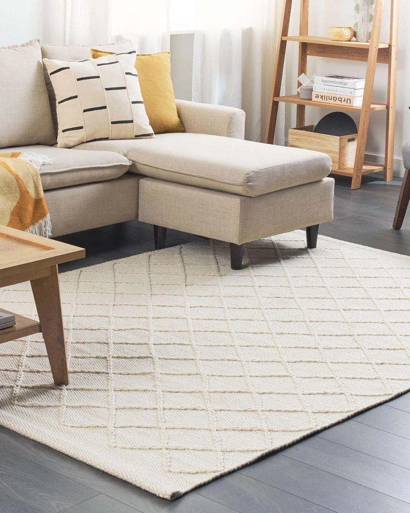 Beliani Kilimas ELLEK baltas 160 x 230 cm vilnonis