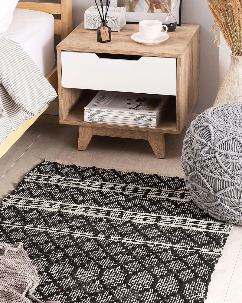Beliani Kilimas FEHIMLI juodas 80 x 150 cm natūrali oda