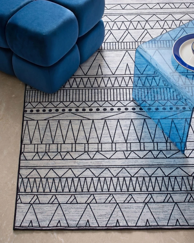 Beliani Kilimas KEBAN juodas 140 x 200 cm
