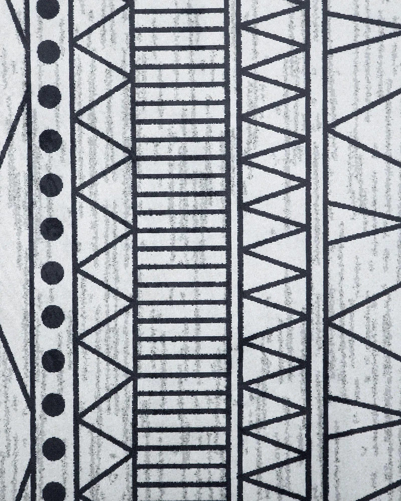 Beliani Kilimas KEBAN juodas 140 x 200 cm