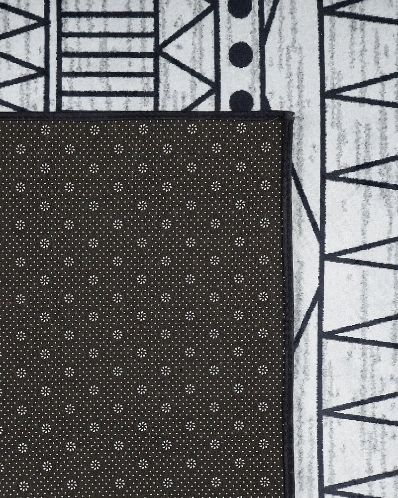 Beliani Kilimas KEBAN juodas 140 x 200 cm