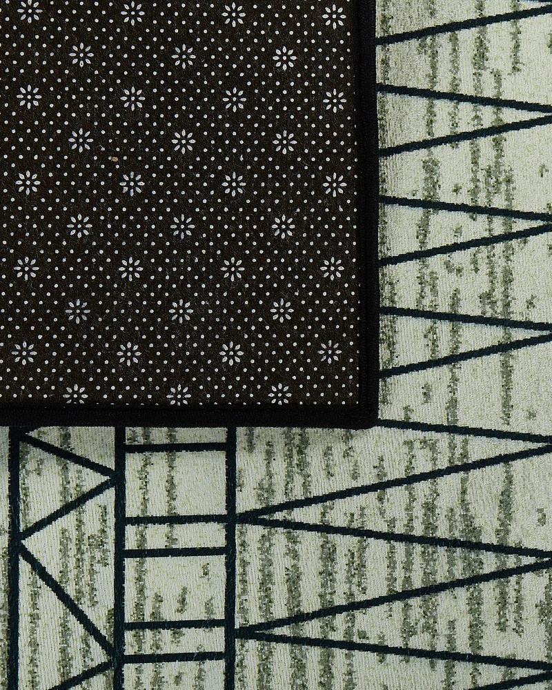 Beliani Kilimas KEBAN juodas 160 x 230 cm