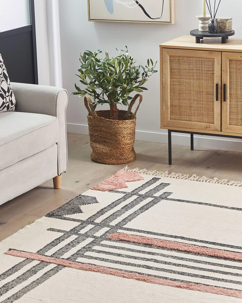 Beliani Kilimas MURADIYE smėlio spalvos 140 x 200 cm medvilninis