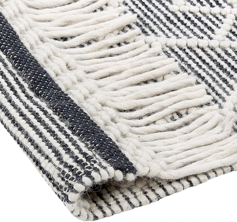 Beliani Kilimas SAVUCA juodas 160 x 230 cm vilnonis