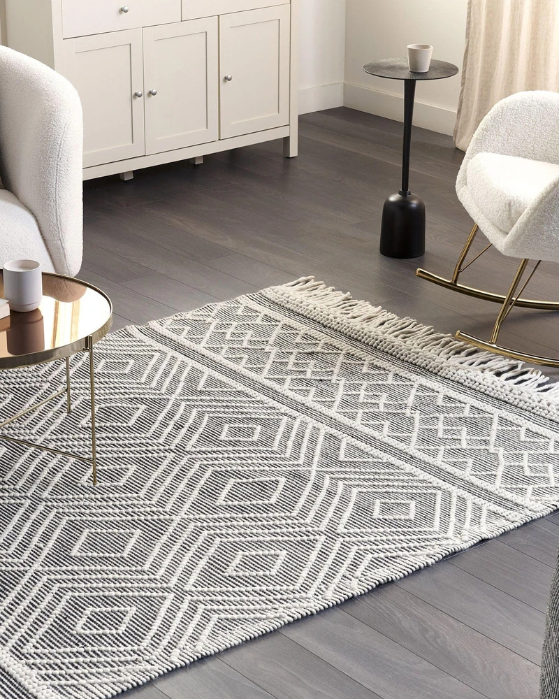 Beliani Kilimas SAVUCA juodas 160 x 230 cm vilnonis