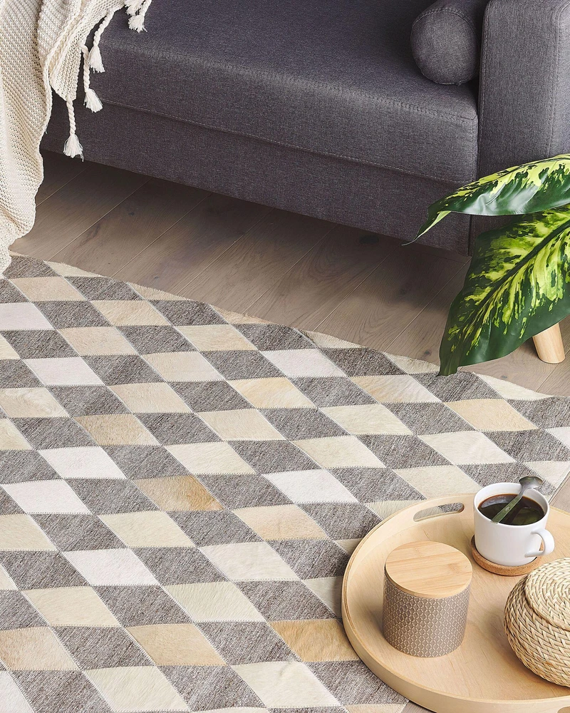 Beliani Kilimas SESLICE smėlio spalvos 140 x 200 cm iš natūralios odos