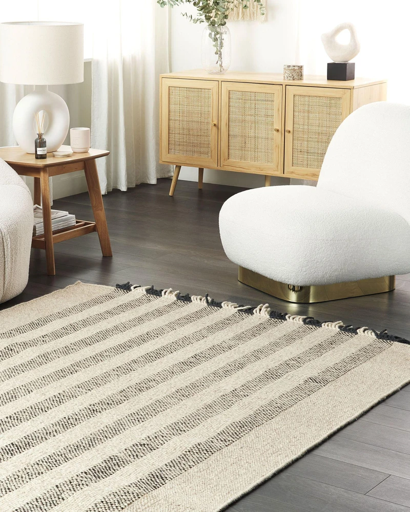 Beliani Kilimas TACETTIN baltas 160 x 230 cm vilna