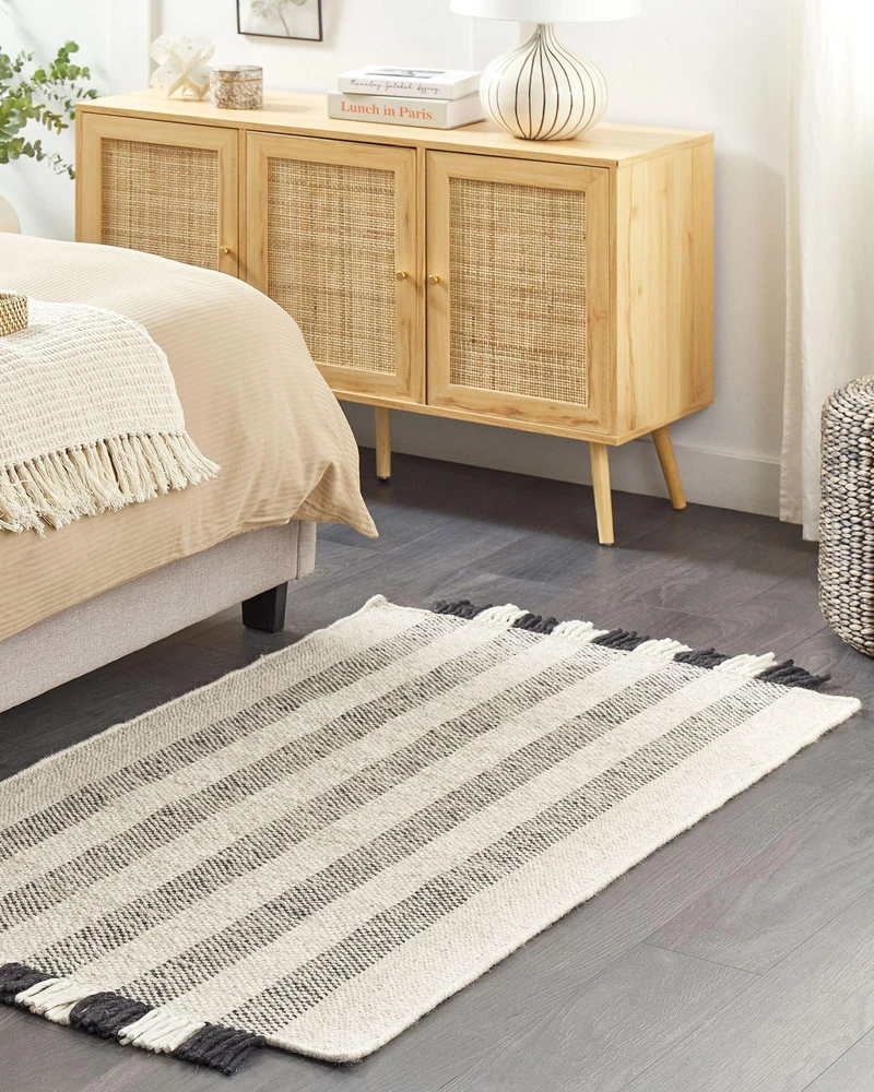 Beliani Kilimas TACETTIN baltas 80 x 150 cm vilnonis