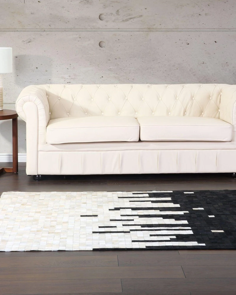 Beliani Kiliminis BOLU juodas 160 x 230 cm natūralios odos