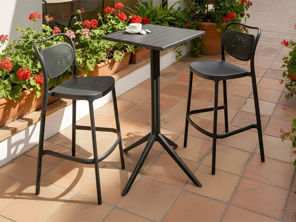 Beliani Lauko baro stalas LEMNOS 60 cm 60 cm Juodas