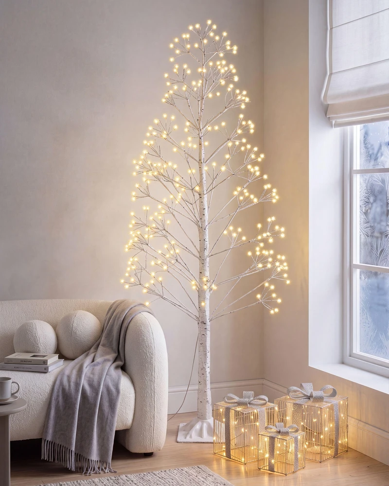 Beliani LED sodo dekoracija ALBIONI medelis 180 cm baltas