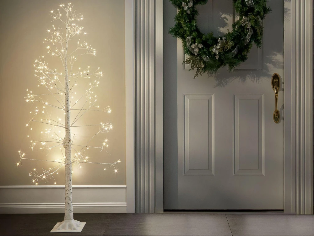 Beliani LED sodo dekoracija ALBIONI medelis 180 cm baltas