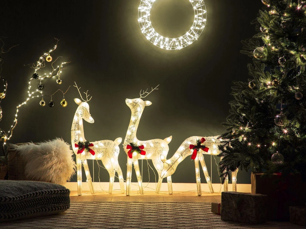 Beliani LED sodo dekoracija ANGELI elniai 92/85/49 cm balta