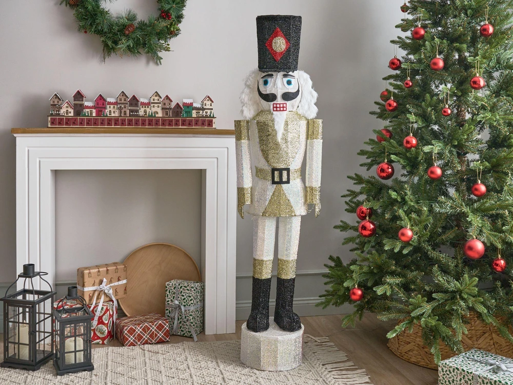 Beliani LED sodo dekoracija STOROVAN, 152 cm, riešutų spaudytojas, balta / auksinė