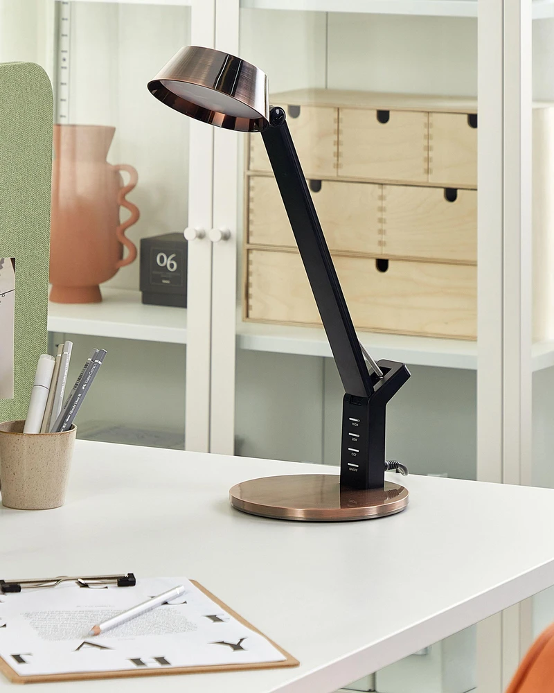 Beliani LED stalinė lempa CHAMAELEON su reguliatoriumi metalinė varinė