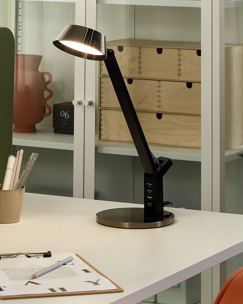 Beliani LED stalinė lempa CHAMAELEON su USB jungtimi, metalinė, žalvario spalvos