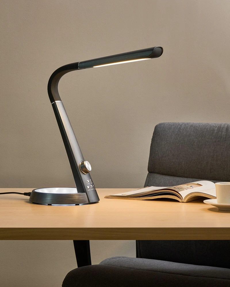 Beliani LED stalo lempa CANOPUS su USB jungtimi juoda