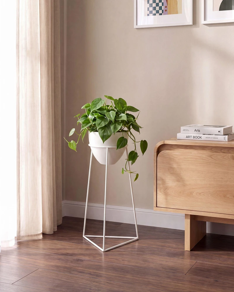 Beliani LIPARIS vazonas ant kojelių, 30 cm, metalinis, baltas