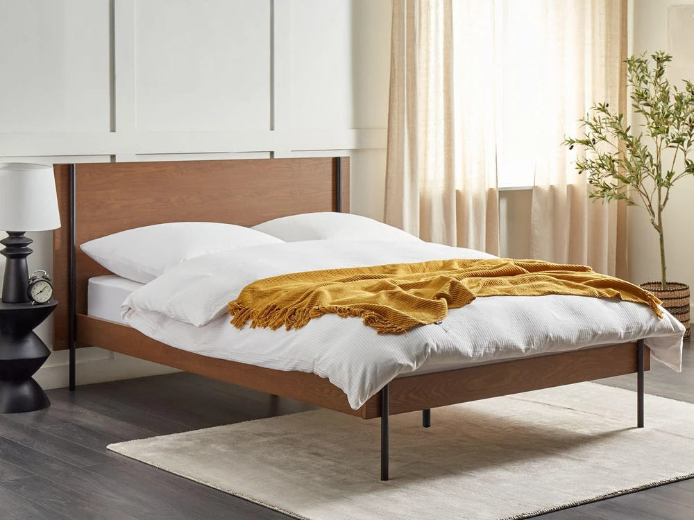 Beliani Lova LIBERMONT 140 x 200 cm tamsaus uosio spalvos