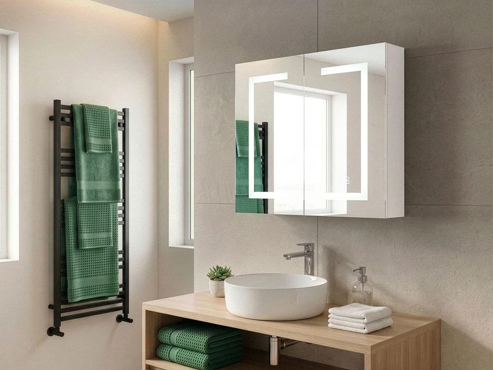 Beliani Pakabinama vonios kambario spintelė su LED veidrodžiu MAZARREDO 60 x 60 cm, balta