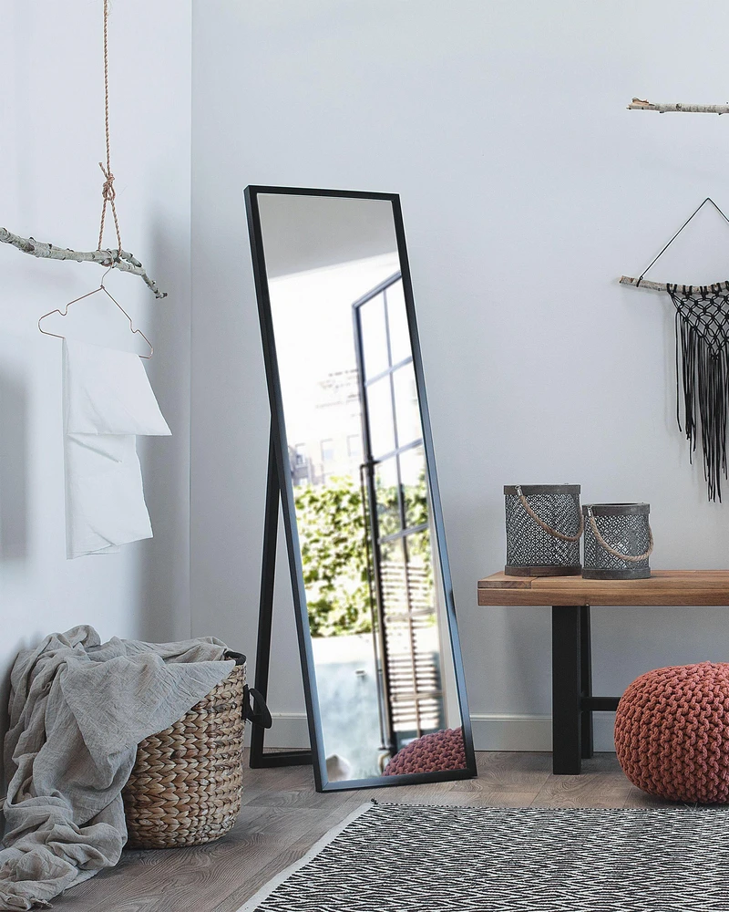 Beliani Pastatomas veidrodis TORCY 140 cm, juodas