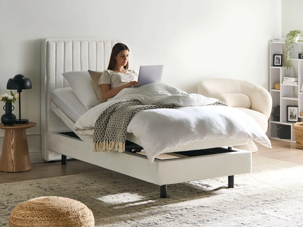 Beliani Reguliuojama lova Boucle CASTELLAN 90 x 200 cm, balta