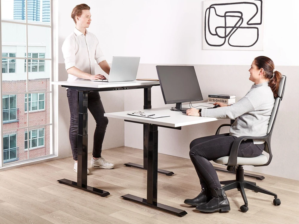 Beliani Reguliuojamo aukščio stalas DESTINES baltas/juodas 160 cm 72 cm
